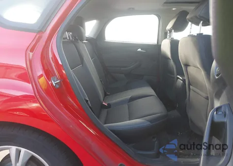 2014 Ford Focus Se z USA, uszkodzony, nr VIN 1FADP3K25EL447383